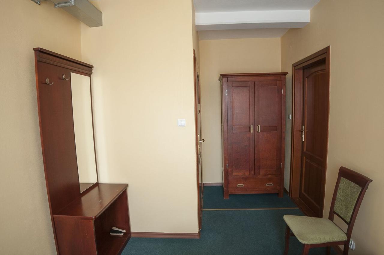 Hotel Restauracja Pod Parowozem Ostrowiec Świętokrzyski Exterior foto