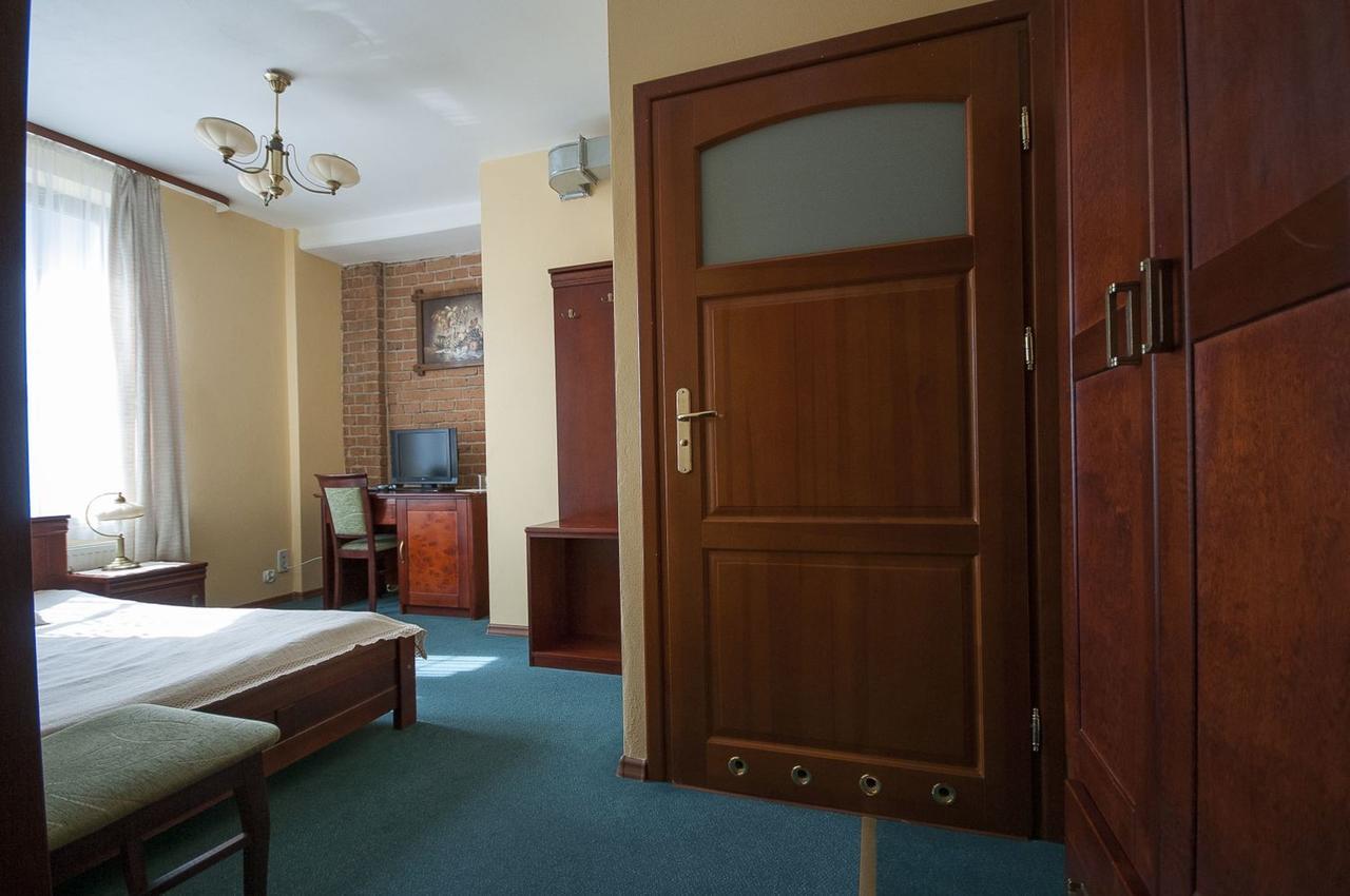 Hotel Restauracja Pod Parowozem Ostrowiec Świętokrzyski Exterior foto