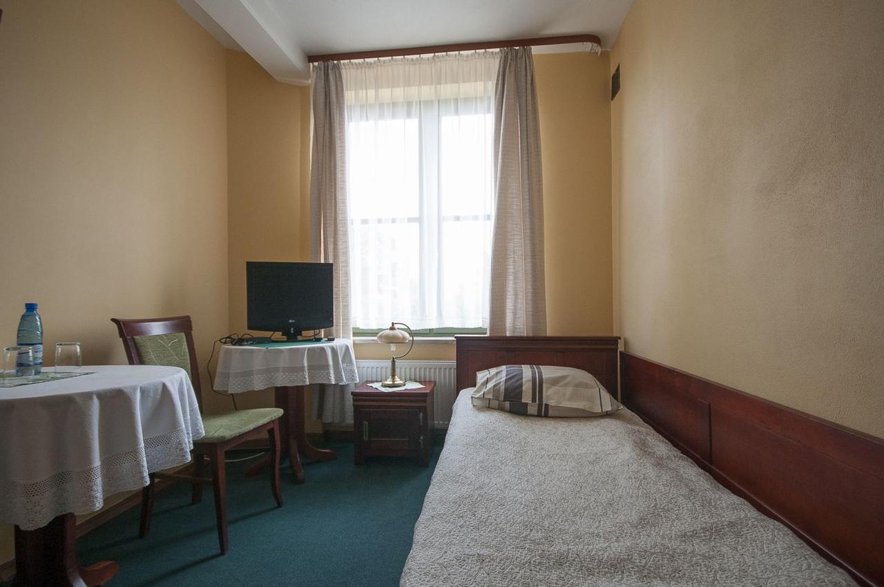 Hotel Restauracja Pod Parowozem Ostrowiec Świętokrzyski Exterior foto